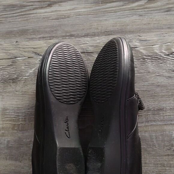 Clarks black slip on shoes Sz 8 - Picture 7 of 9